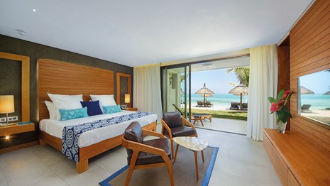 ocean beachfront suite1